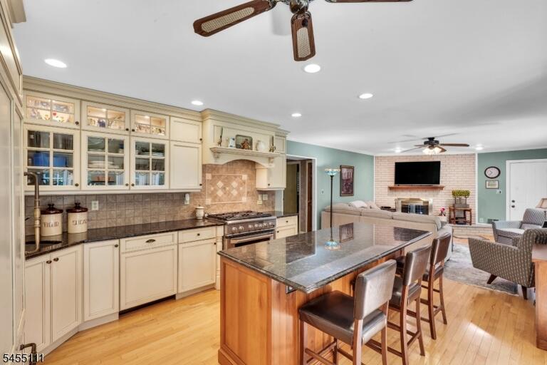 Property listing MLS 4047958 photo 9