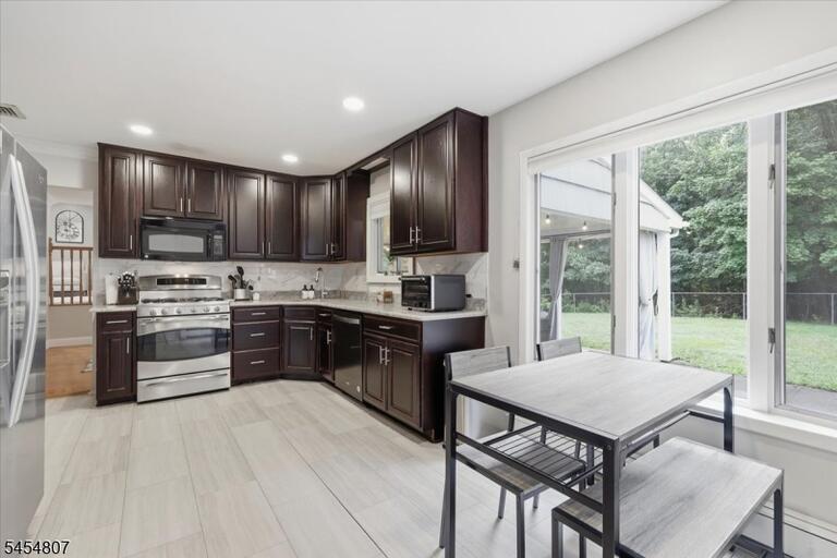 Property listing MLS 4047961 photo 12