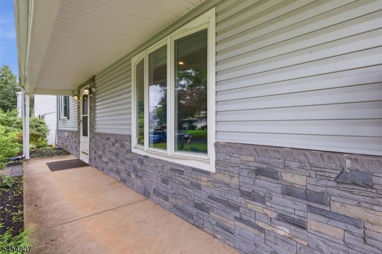 Property listing MLS 4047961 photo 2