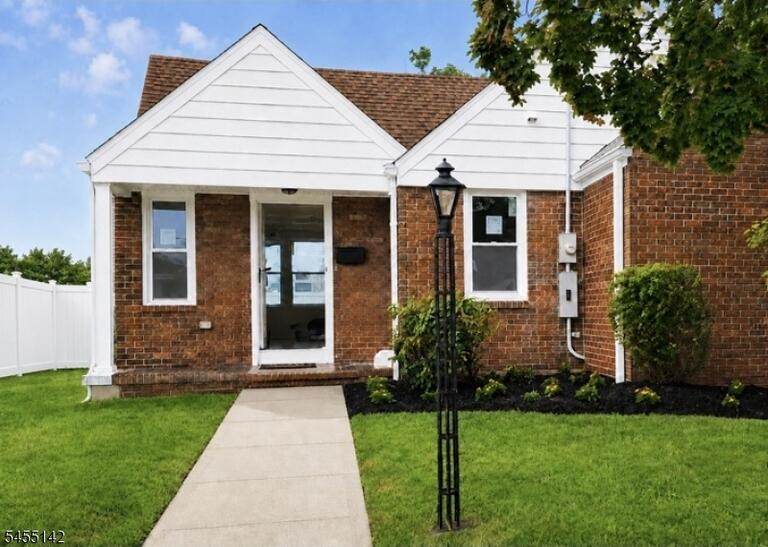 Property listing MLS 4047964 photo 1