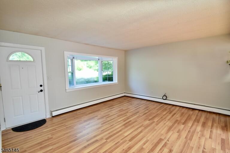 Property listing MLS 4047973 photo 4