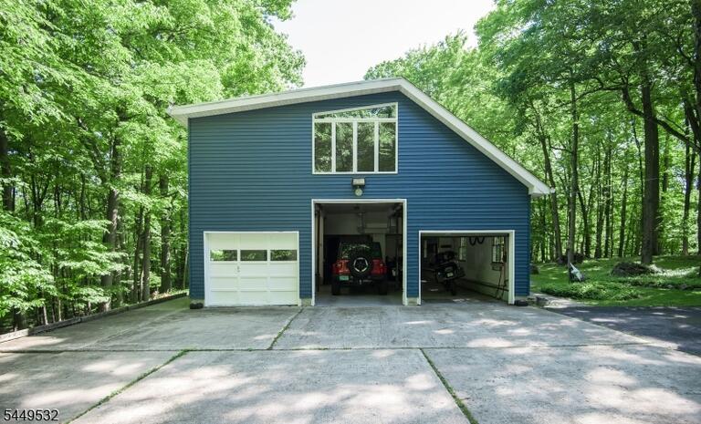 Property listing MLS 4047984 photo 3