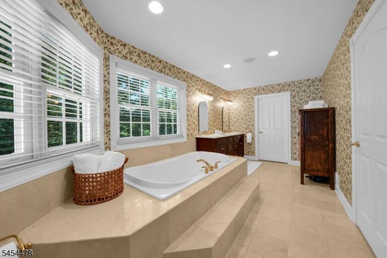 Property listing MLS 4047990 photo 23