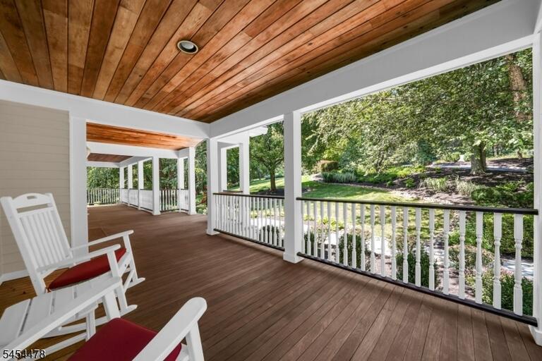 Property listing MLS 4047990 photo 3