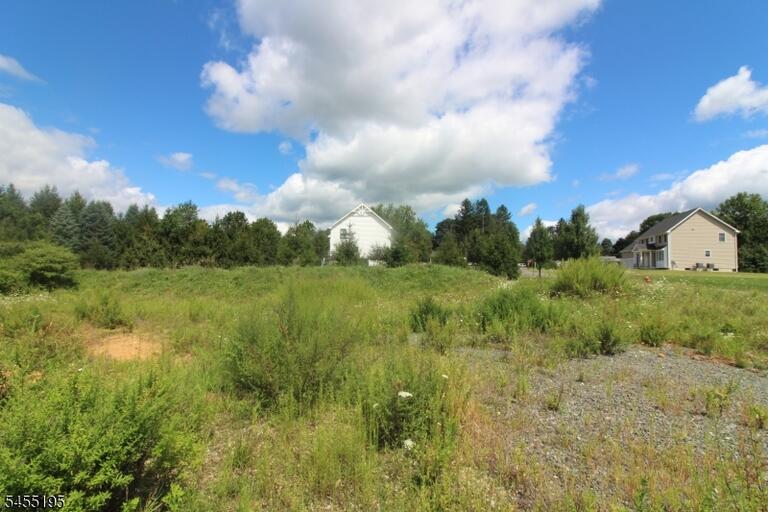 Property listing MLS 4048016 photo 3