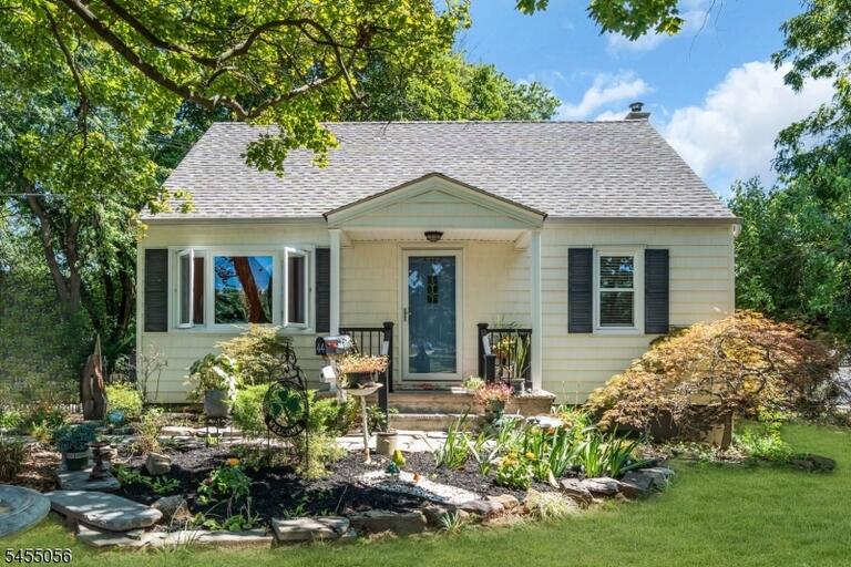 Property listing MLS 4048017 photo 1