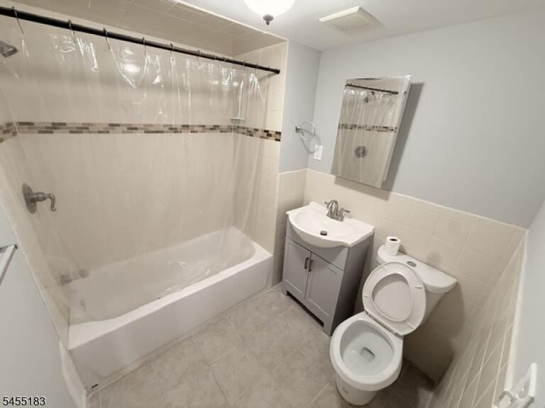 Property listing MLS 4048024 photo 2