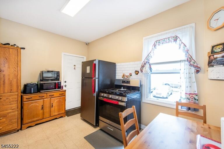 Property listing MLS 4048025 photo 11