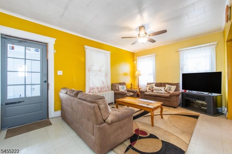 Property listing MLS 4048025 photo 4