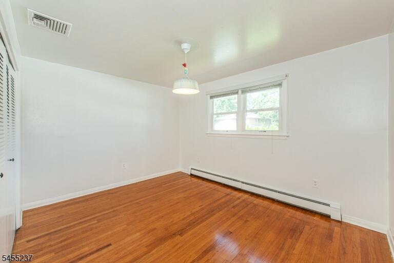 Property listing MLS 4048031 photo 14