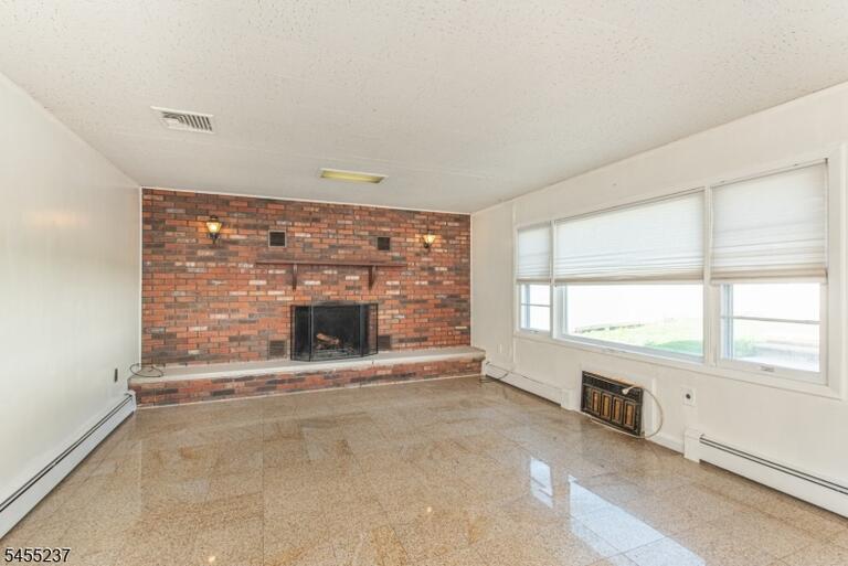 Property listing MLS 4048031 photo 19