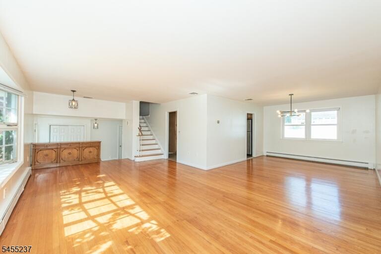 Property listing MLS 4048031 photo 4