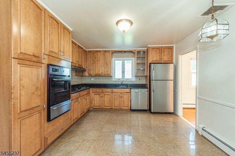 Property listing MLS 4048031 photo 8