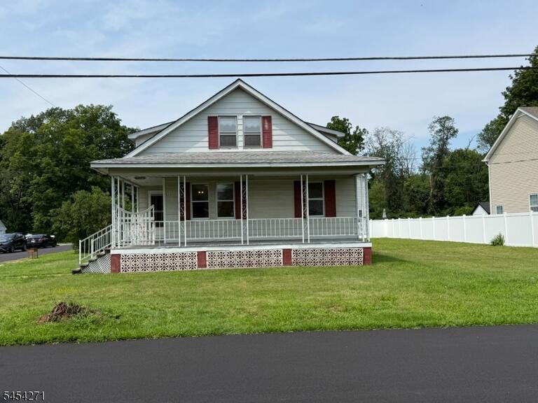 Property listing MLS 4048036 photo 1