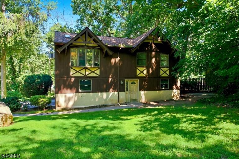 Property listing MLS 4048037 photo 1