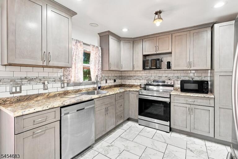 Property listing MLS 4048037 photo 10