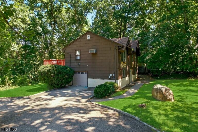 Property listing MLS 4048037 photo 3