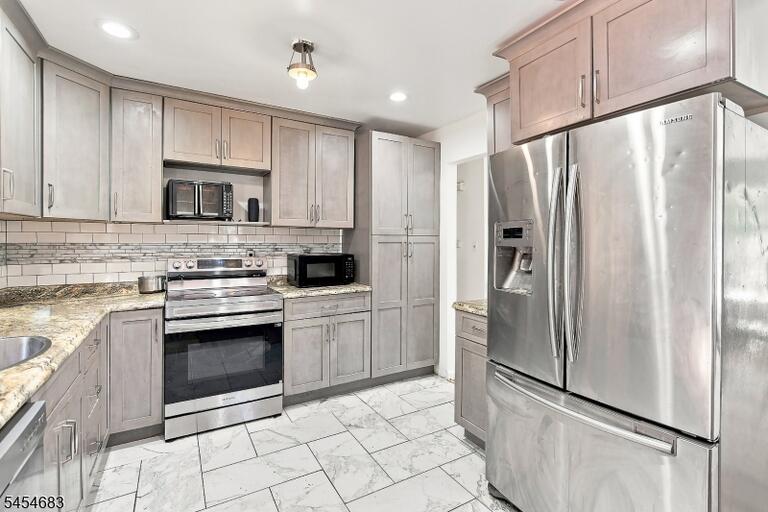 Property listing MLS 4048037 photo 7
