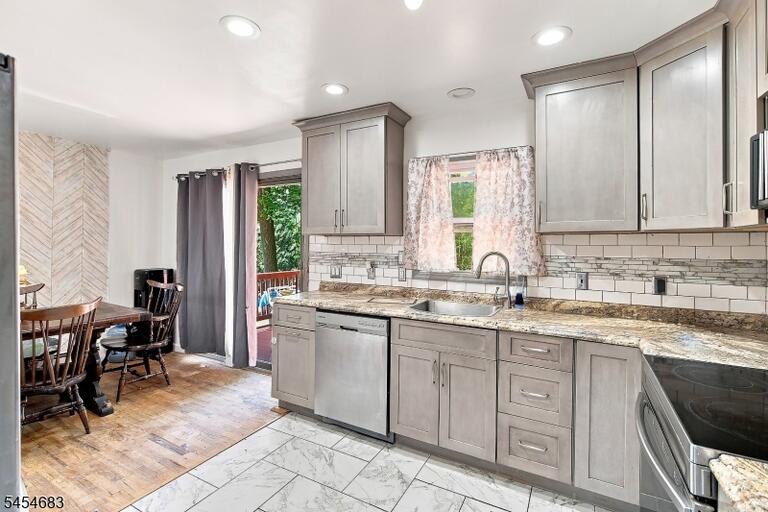 Property listing MLS 4048037 photo 8