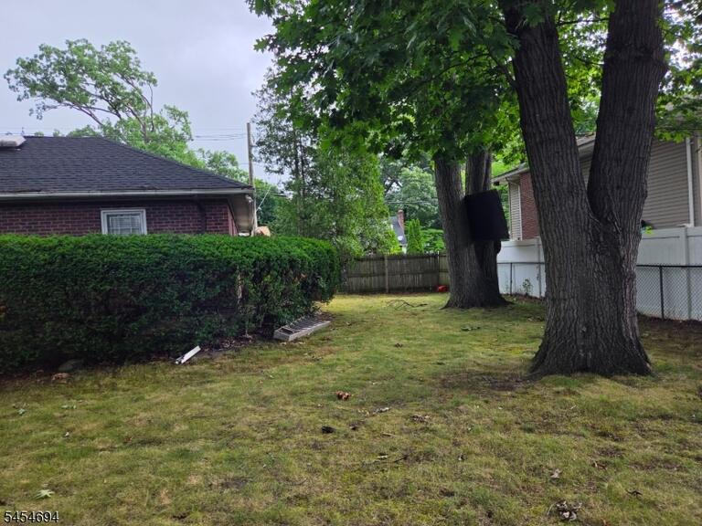 Property listing MLS 4048038 photo 4