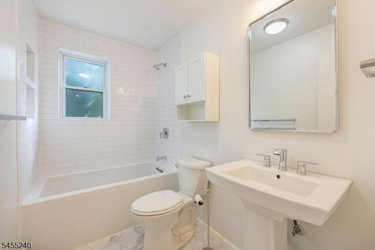 Property listing MLS 4048046 photo 1