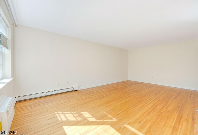 Property listing MLS 4048046 photo 6