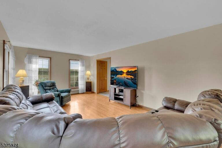 Property listing MLS 4048049 photo 23