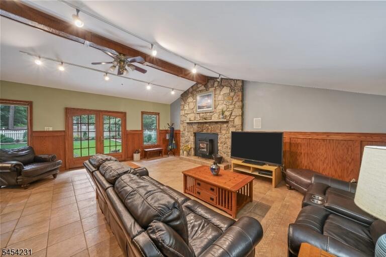 Property listing MLS 4048056 photo 10