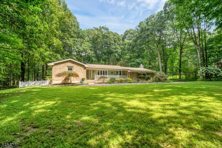 Property listing MLS 4048056 photo 3