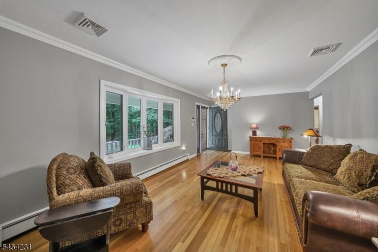 Property listing MLS 4048056 photo 6