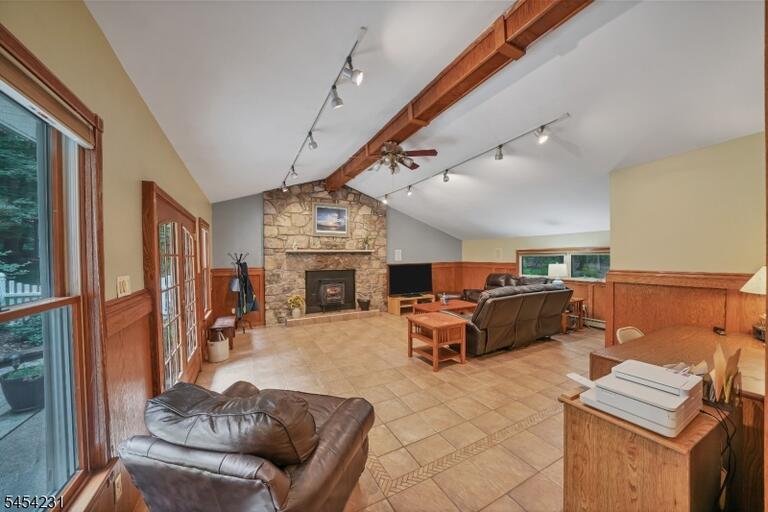 Property listing MLS 4048056 photo 9