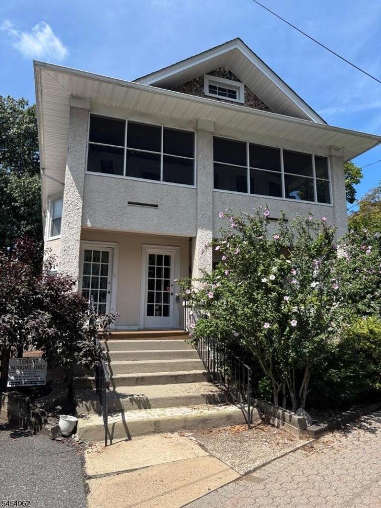 Property listing MLS 4048060 photo 1