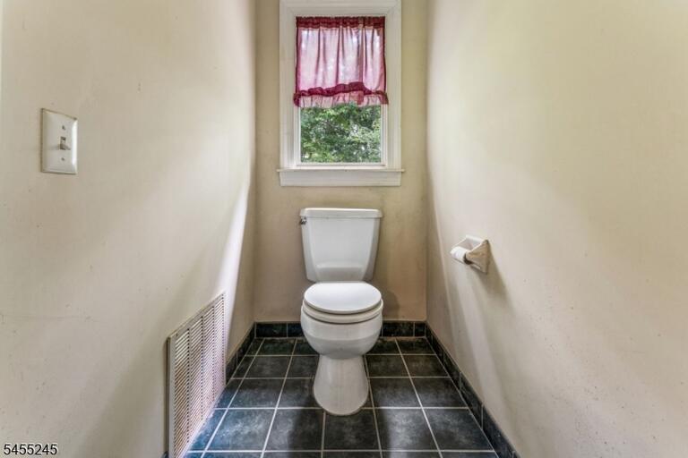 Property listing MLS 4048063 photo 29