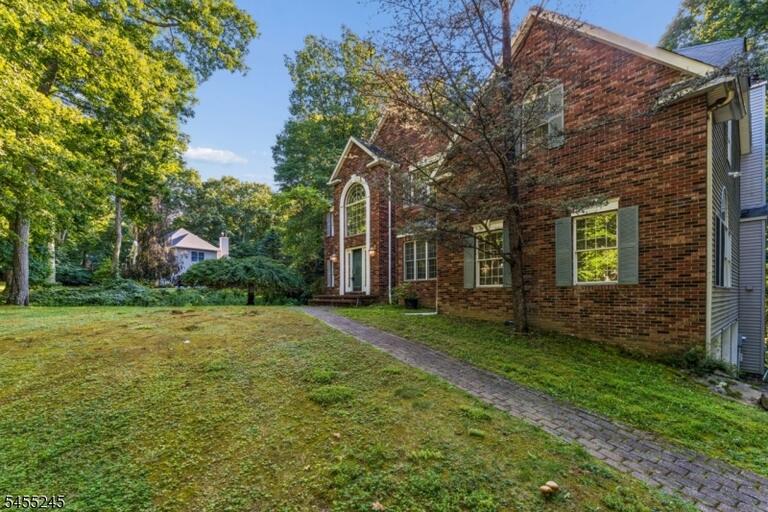 Property listing MLS 4048063 photo 3