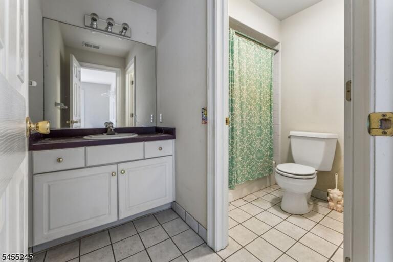 Property listing MLS 4048063 photo 33