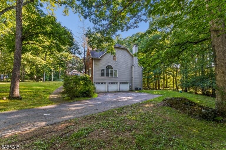 Property listing MLS 4048063 photo 4