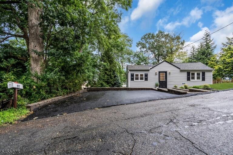 Property listing MLS 4048080 photo 3