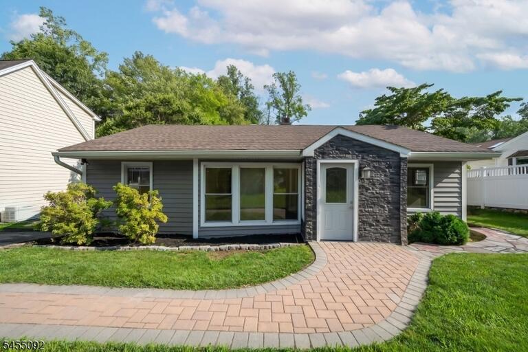 Property listing MLS 4048083 photo 1