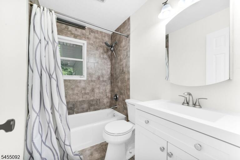 Property listing MLS 4048083 photo 24