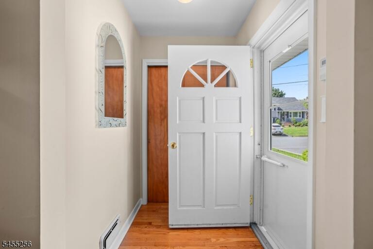 Property listing MLS 4048085 photo 3