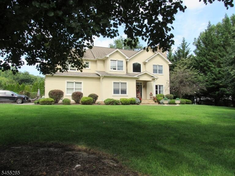 Property listing MLS 4048086 photo 1