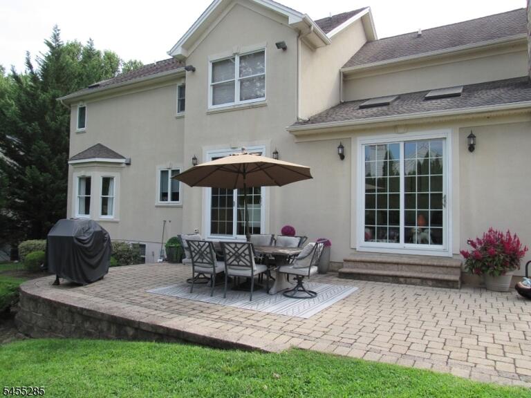 Property listing MLS 4048086 photo 3