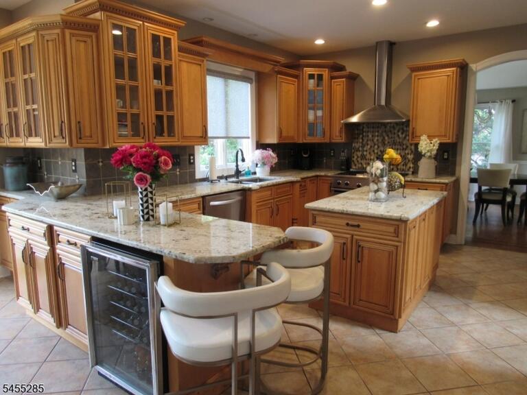 Property listing MLS 4048086 photo 6