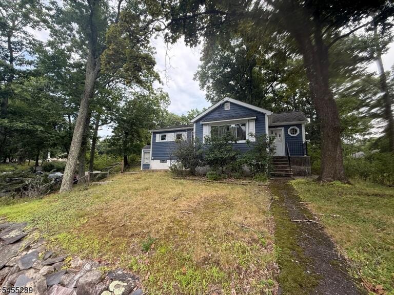 Property listing MLS 4048090 photo 1