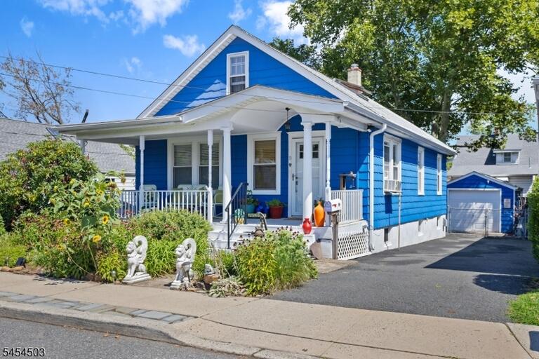 Property listing MLS 4048092 photo 1