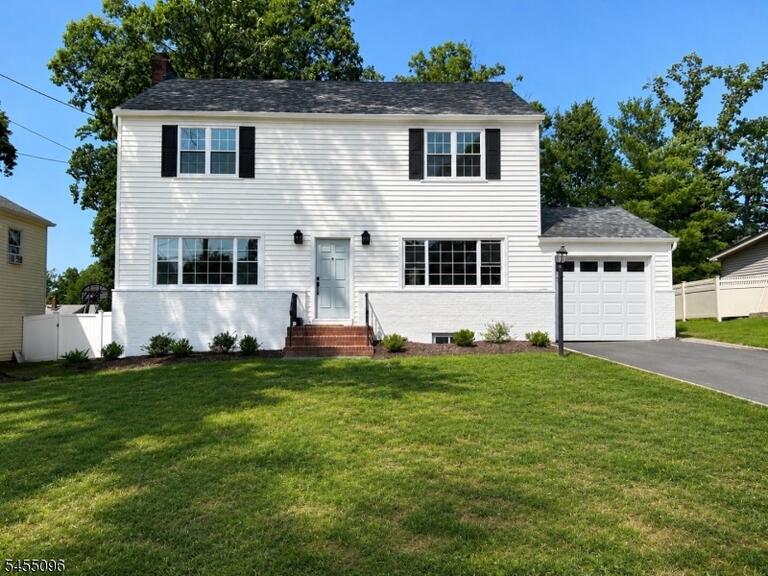 Property listing MLS 4048100 photo 1
