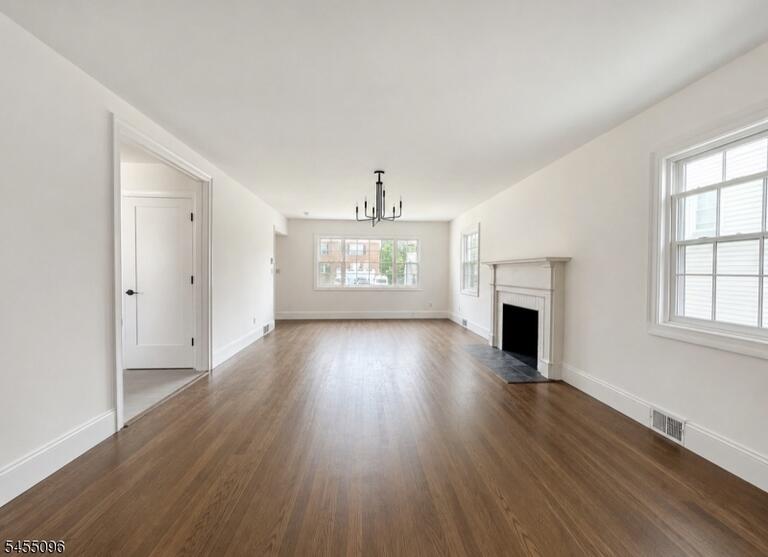 Property listing MLS 4048100 photo 3