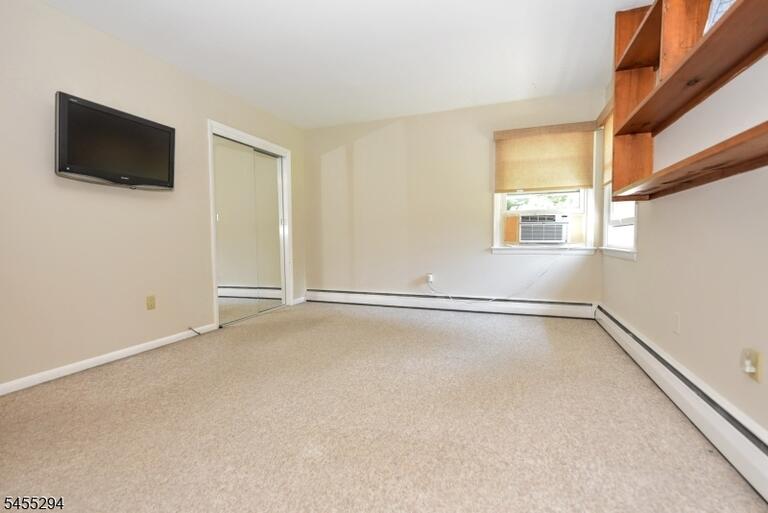 Property listing MLS 4048102 photo 27