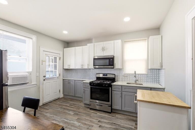 Property listing MLS 4048104 photo 1