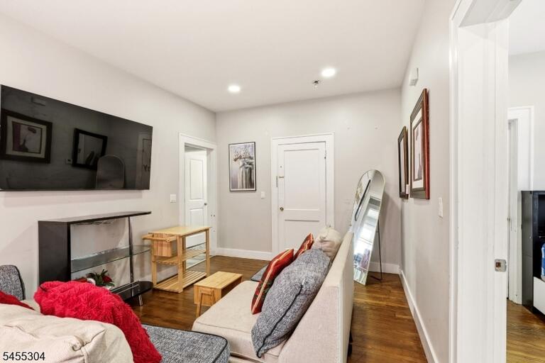 Property listing MLS 4048104 photo 16